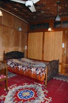New Moon Houseboat, Srinagar 2